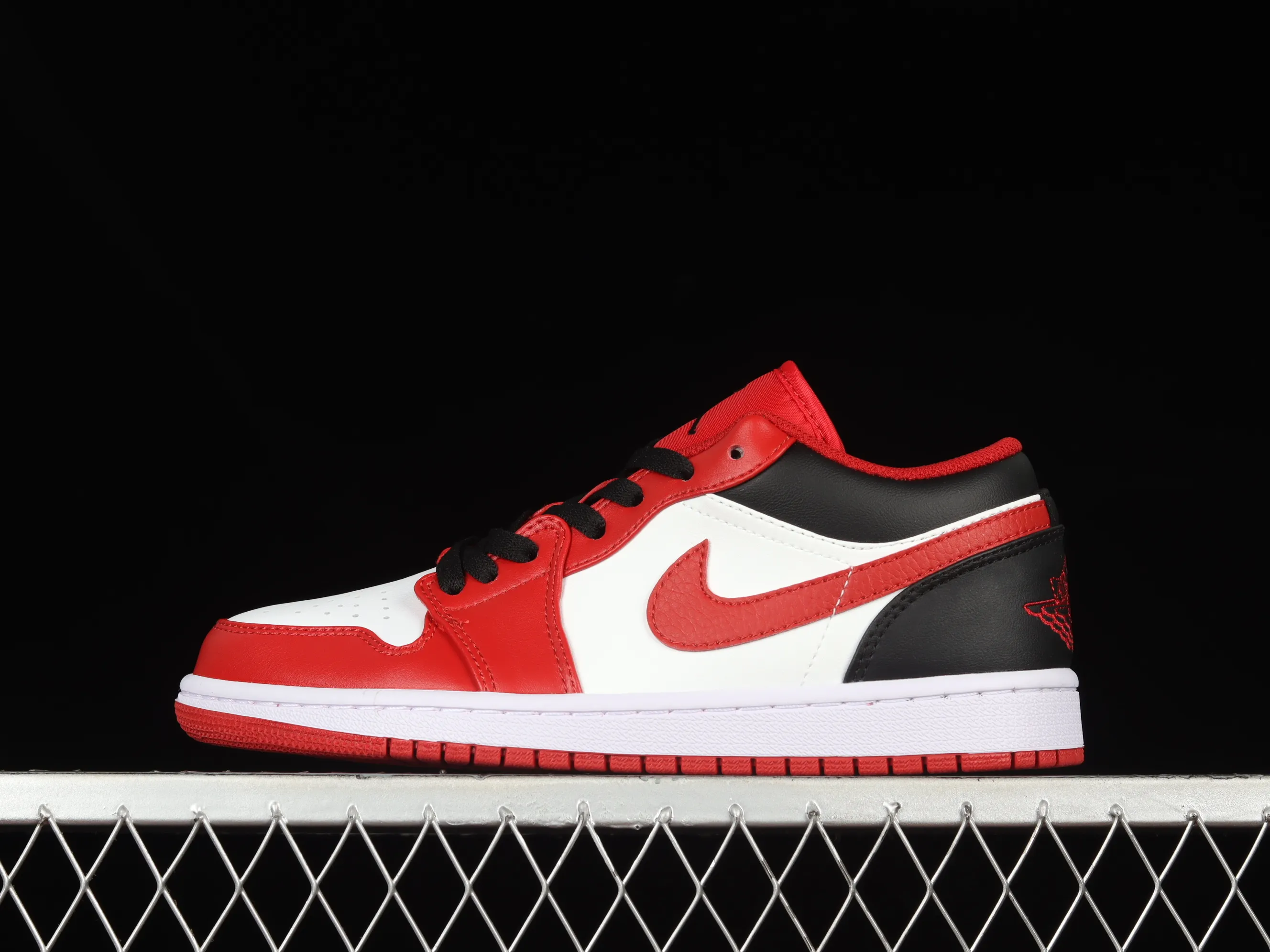 All categories Air Jordan Jordan series basketball shoes Air Jordan 1 Low Z version Air Jordan 1 Low AJ1 Joe 1 red, white and black Sports culture basketball shoes 553558-163